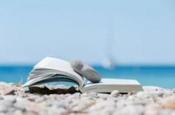 一条长标题资讯，这个标题会有一点长，但也不是很长，他有很大的可能会超出一行的区域范围